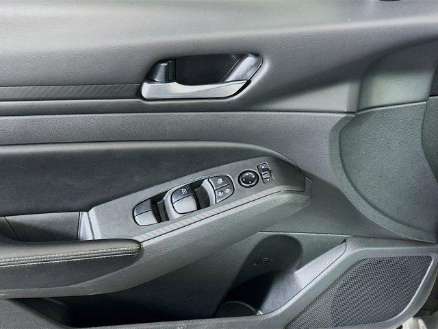 Photo of 2024 Brilliant Silver Metallic Nissan Altima