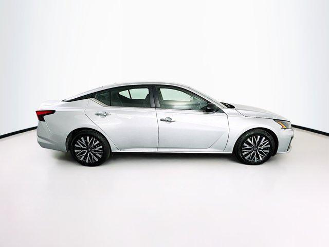Photo of 2024 Brilliant Silver Metallic Nissan Altima