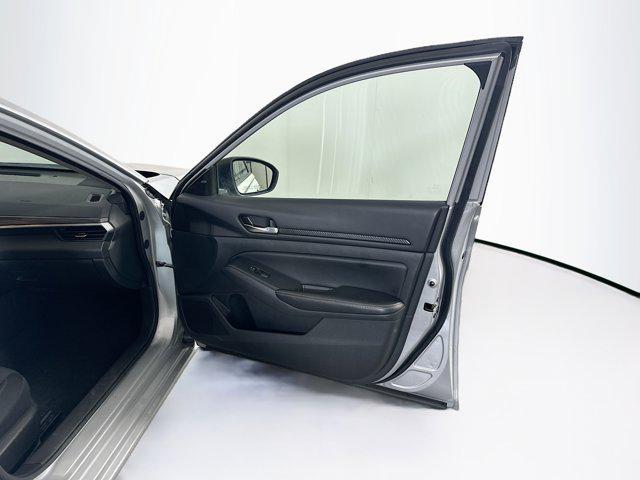 Photo of 2024 Brilliant Silver Metallic Nissan Altima