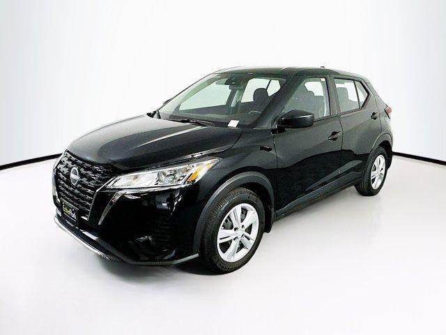Photo of 2024 Super Black Nissan Kicks