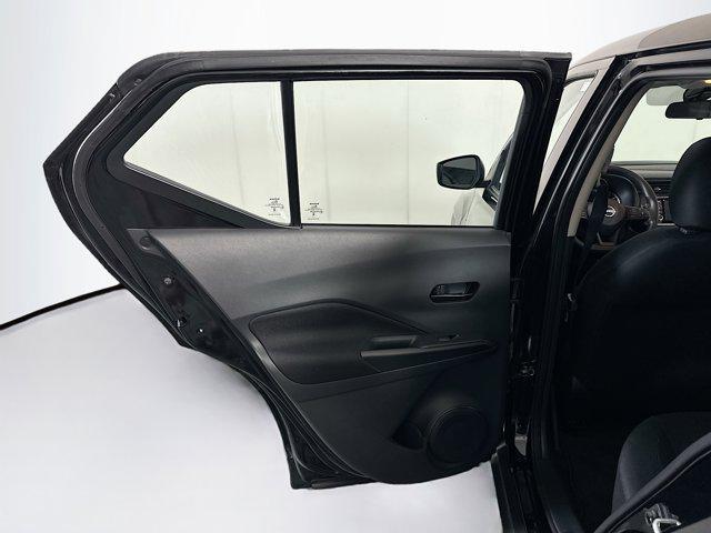 Photo of 2024 Super Black Nissan Kicks