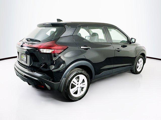 Photo of 2024 Super Black Nissan Kicks