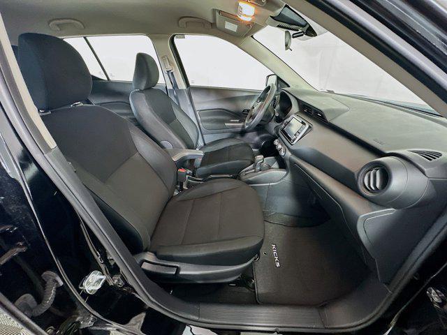 Photo of 2024 Super Black Nissan Kicks