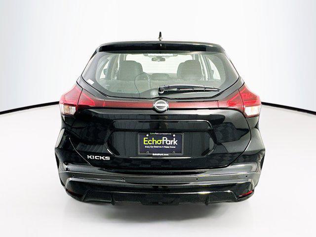 Photo of 2024 Super Black Nissan Kicks