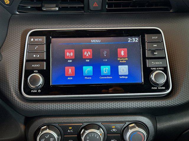 Photo of 2024 Super Black Nissan Kicks