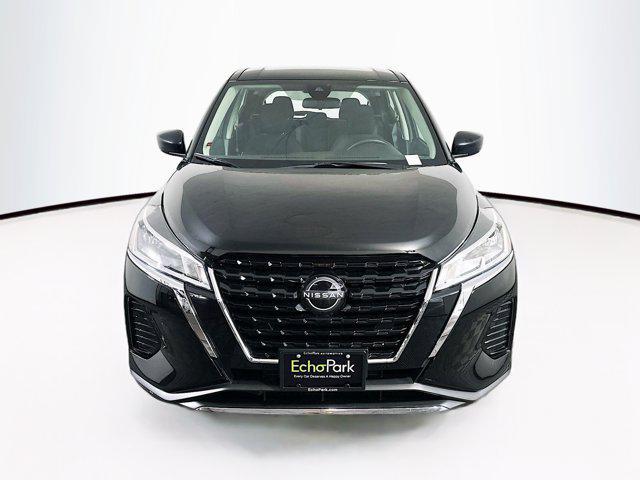 Photo of 2024 Super Black Nissan Kicks