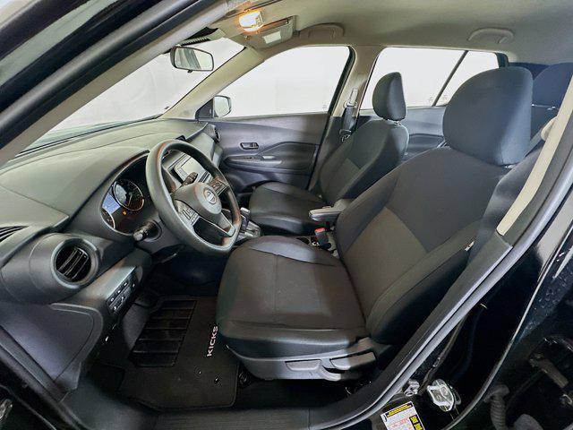 Photo of 2024 Super Black Nissan Kicks