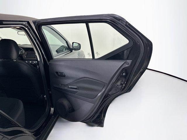 Photo of 2024 Super Black Nissan Kicks
