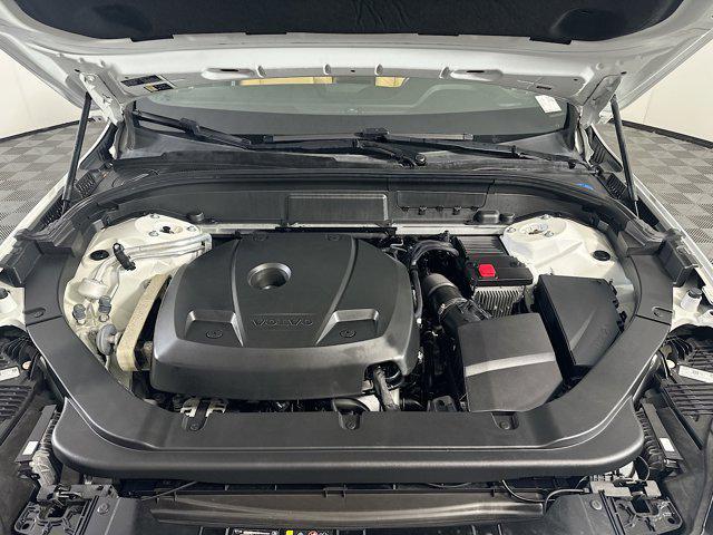 Photo of 2020 Crystal White Metallic Volvo XC60