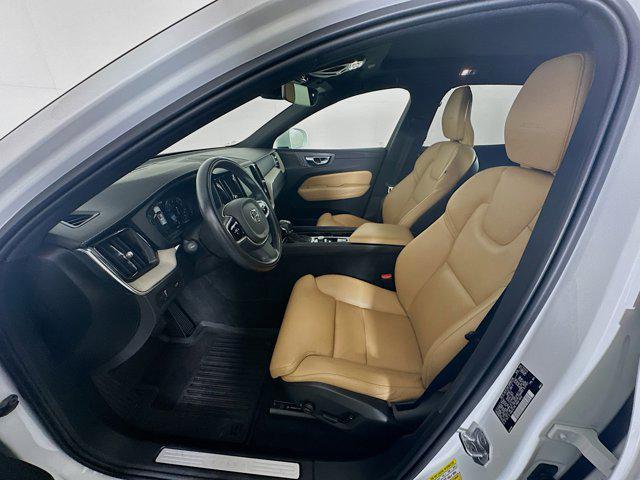 Photo of 2020 Crystal White Metallic Volvo XC60