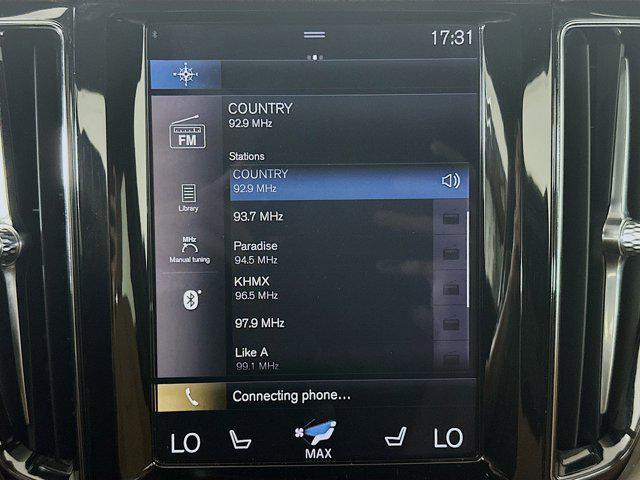 Photo of 2020 Crystal White Metallic Volvo XC60