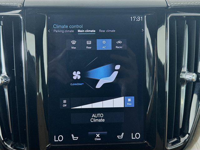 Photo of 2020 Crystal White Metallic Volvo XC60