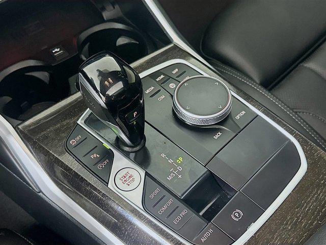 Photo of 2022 Alpine White BMW 330