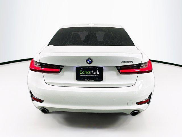 Photo of 2022 Alpine White BMW 330