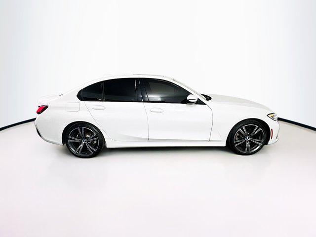 Photo of 2022 Alpine White BMW 330