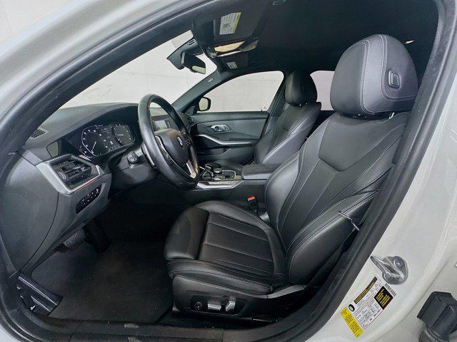 Photo of 2022 Alpine White BMW 330