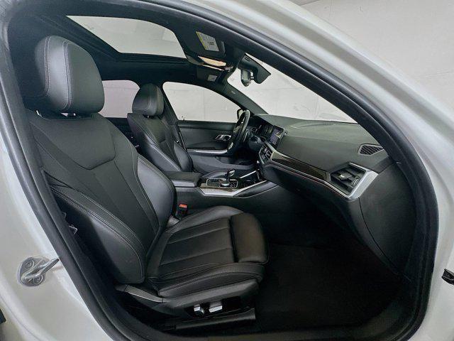 Photo of 2022 Alpine White BMW 330