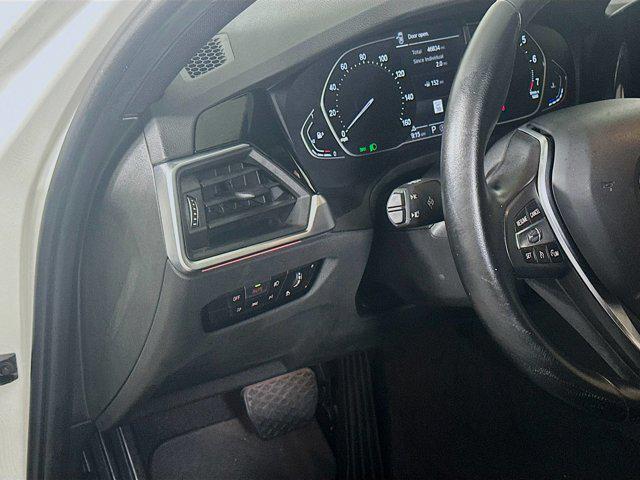 Photo of 2022 Alpine White BMW 330