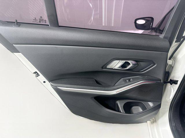 Photo of 2022 Alpine White BMW 330
