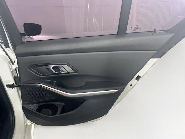 Photo of 2022 Alpine White BMW 330