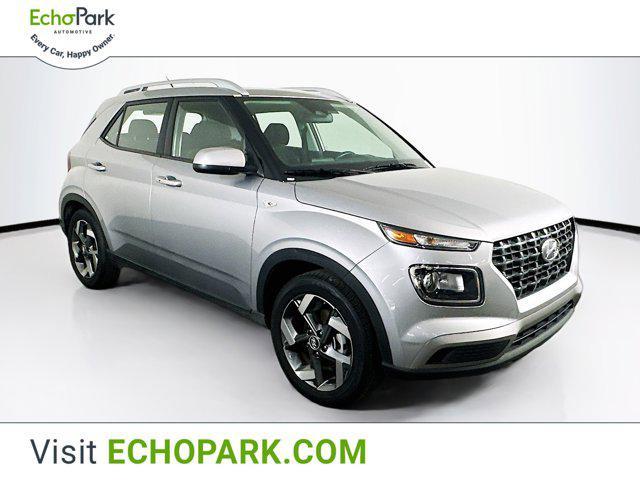 Photo of 2024 Shimmering Silver Hyundai VENUE