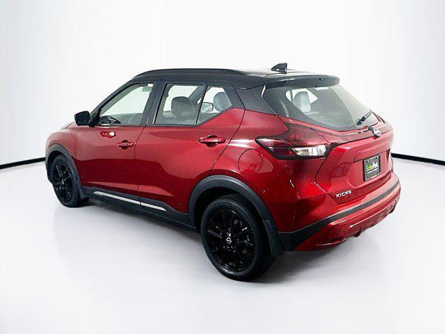 Photo of 2023 Scarlet Ember Tintcoat/Super Black Nissan Kicks