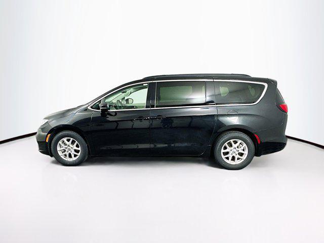 Photo of 2022 Brilliant Black Crystal Pearlcoat Chrysler Pacifica