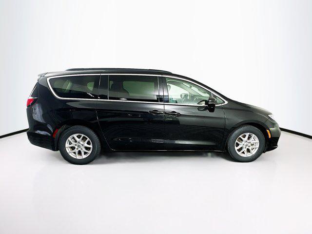 Photo of 2022 Brilliant Black Crystal Pearlcoat Chrysler Pacifica