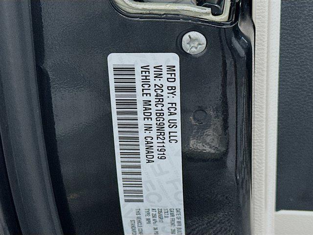 Photo of 2022 Brilliant Black Crystal Pearlcoat Chrysler Pacifica