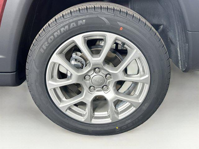 Photo of 2022 Velvet Red Pearlcoat Jeep Compass