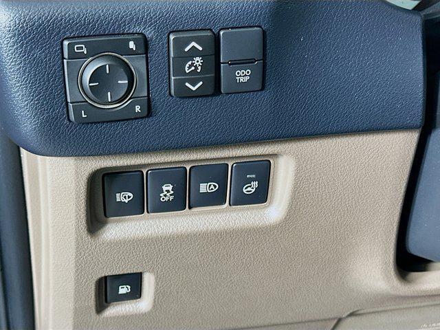 Photo of 2022 Atomic Silver Lexus GX 460