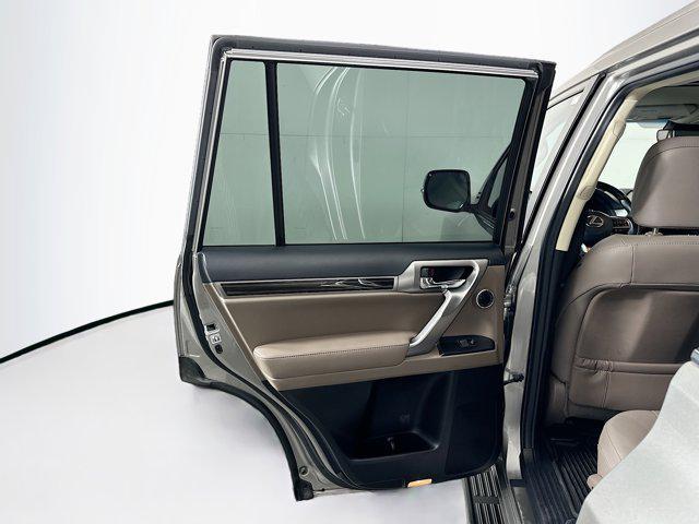 Photo of 2022 Atomic Silver Lexus GX 460