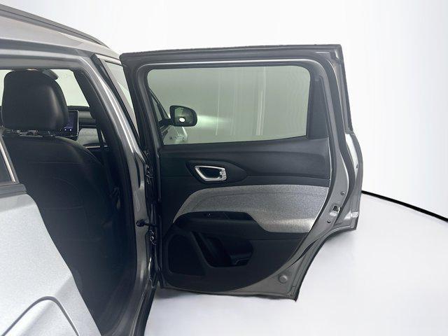 Photo of 2024 Silver Jeep Compass