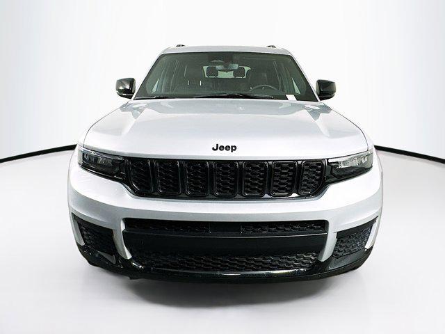 Photo of 2024 Silver Zynith Jeep Grand Cherokee L