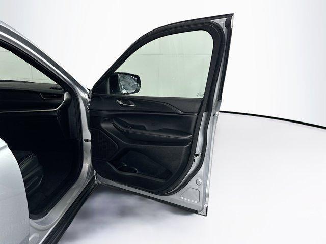 Photo of 2024 Silver Zynith Jeep Grand Cherokee L