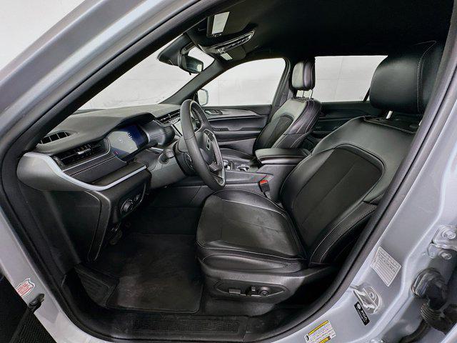 Photo of 2024 Silver Zynith Jeep Grand Cherokee L
