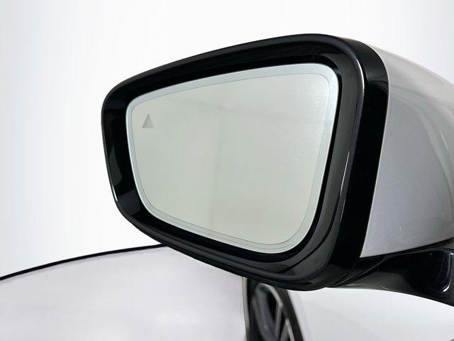 Photo of 2023 Alpine White BMW 330