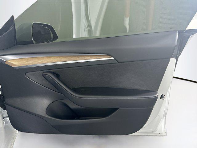 Photo of 2022 Pearl White Multi-Coat Tesla Model 3