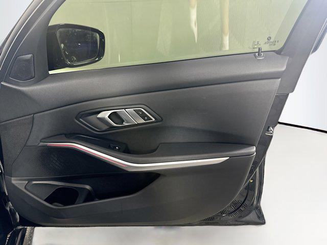 Photo of 2021 Jet Black BMW 330
