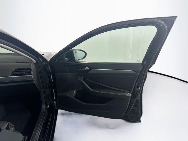 Photo of 2024 Opal White Pearl Volkswagen Jetta