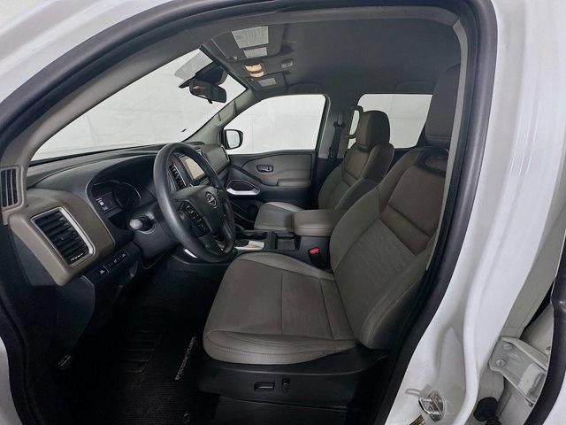Photo of 2022 Glacier White Nissan Frontier