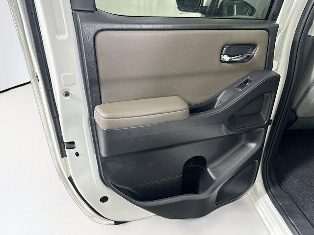 Photo of 2022 Glacier White Nissan Frontier