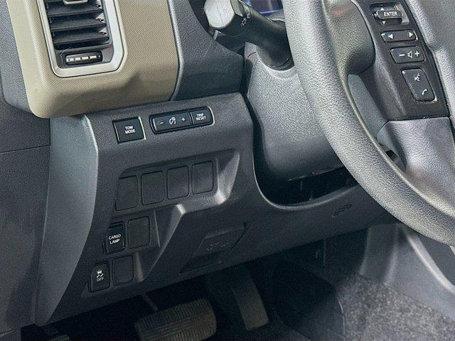 Photo of 2022 Glacier White Nissan Frontier