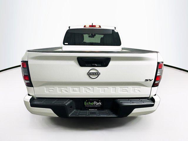 Photo of 2022 Glacier White Nissan Frontier