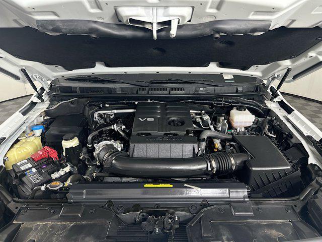 Photo of 2022 Glacier White Nissan Frontier