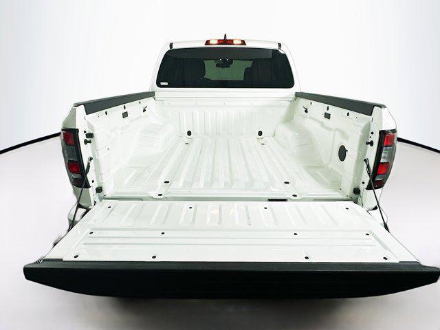 Photo of 2022 Glacier White Nissan Frontier