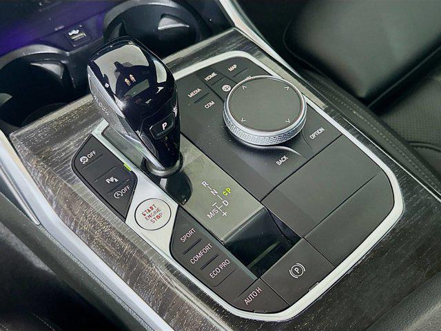 Photo of 2022 Alpine White BMW 330