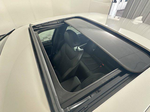 Photo of 2022 Alpine White BMW 330