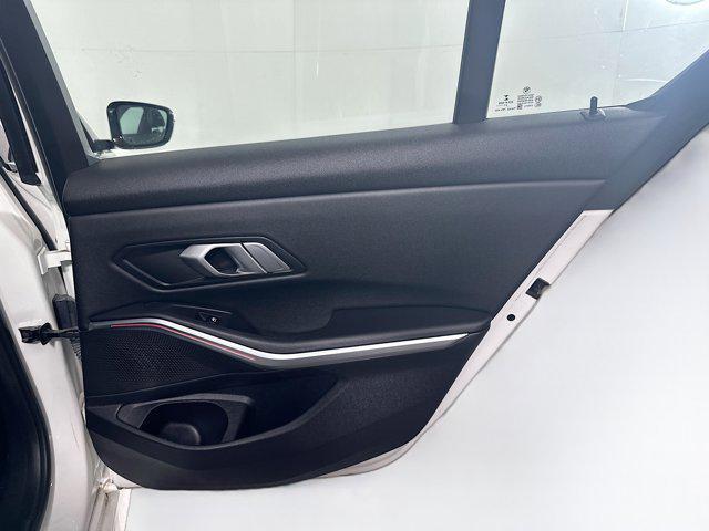 Photo of 2022 Alpine White BMW 330