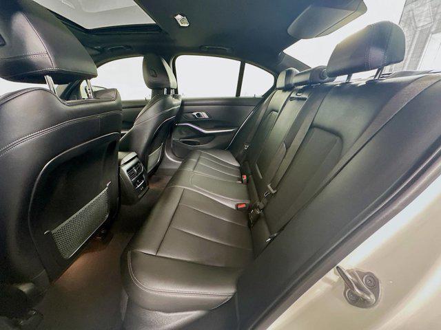 Photo of 2022 Alpine White BMW 330